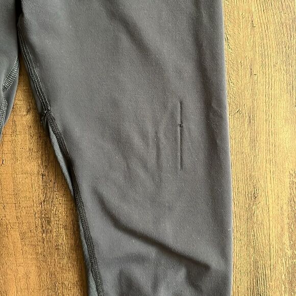 Lululemon Run: Inspire Crop II Grey White 6 - Picture 7 of 7